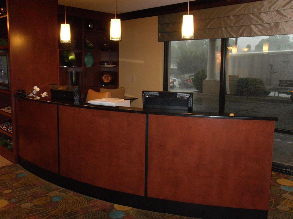 Holiday Inn Express Lynchburg By Ihg Интерьер фото