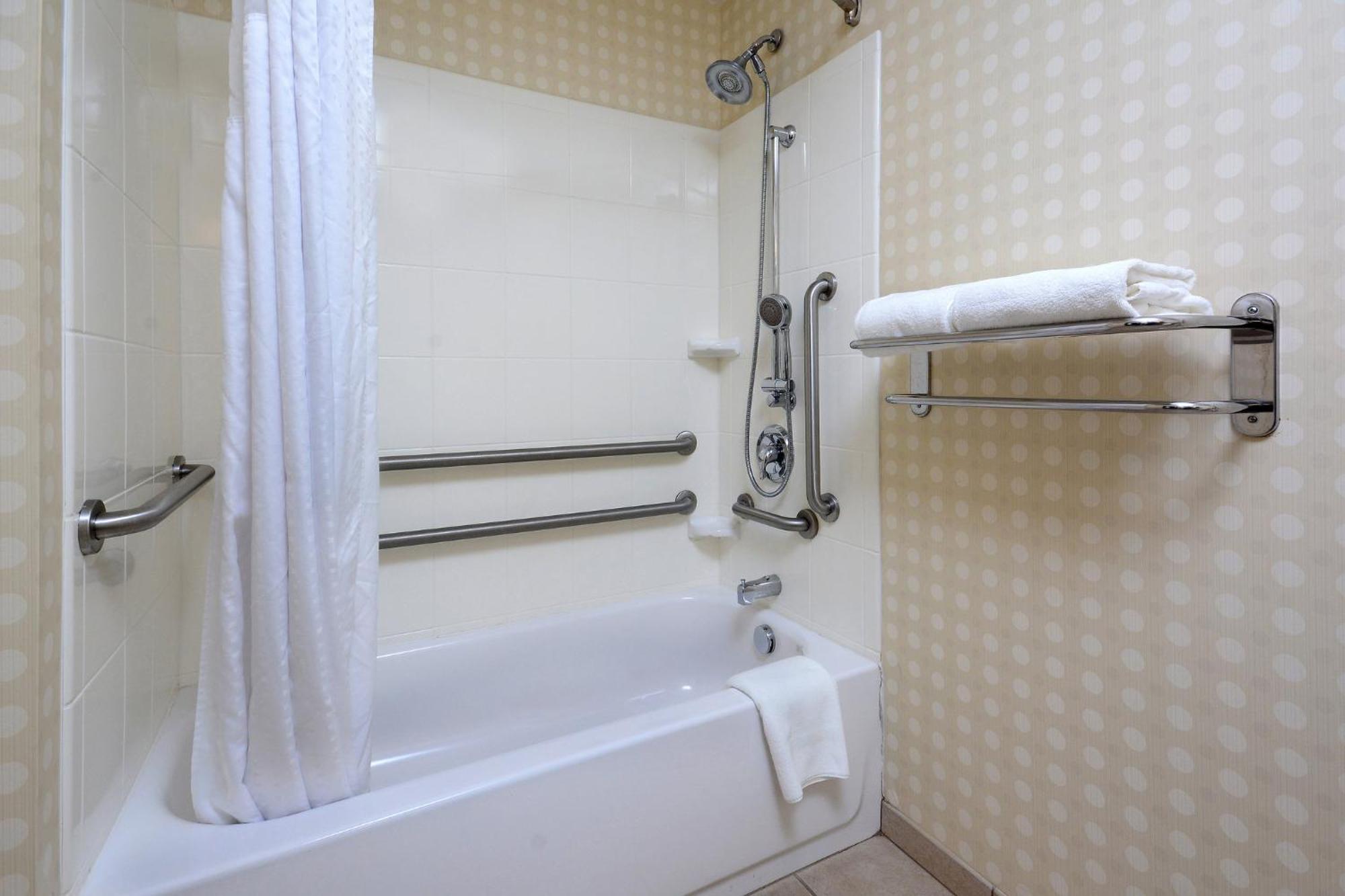 Holiday Inn Express Lynchburg By Ihg Экстерьер фото