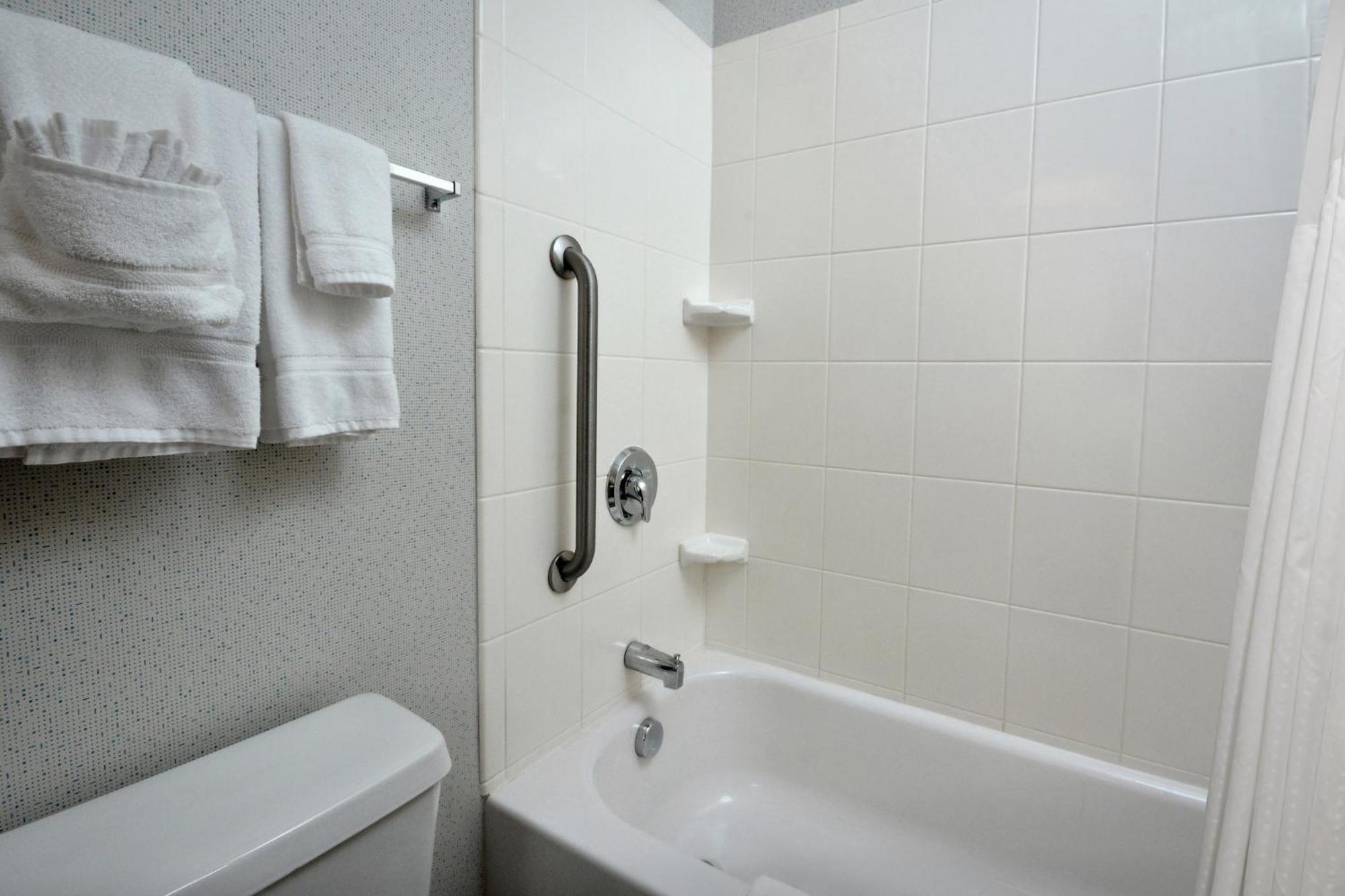 Holiday Inn Express Lynchburg By Ihg Экстерьер фото