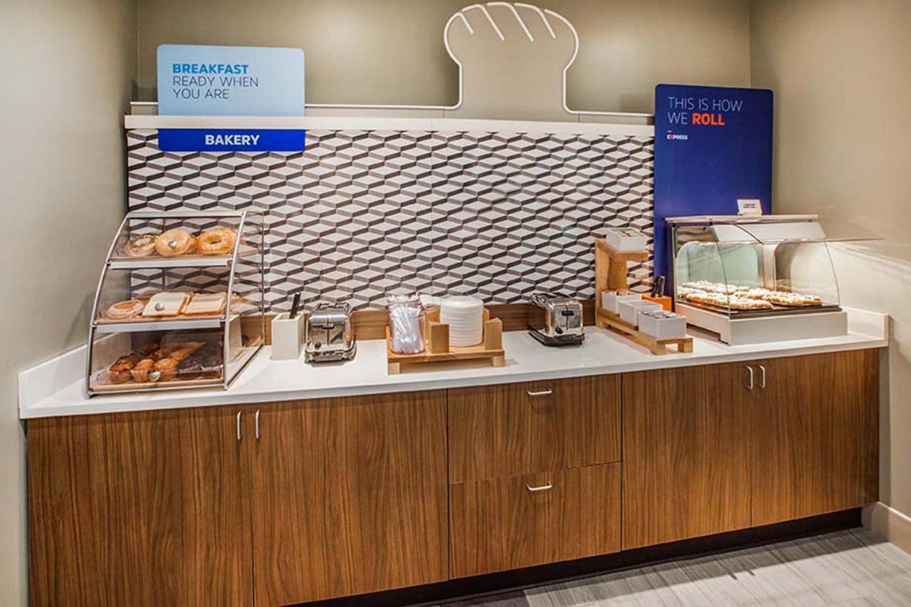 Holiday Inn Express Lynchburg By Ihg Экстерьер фото